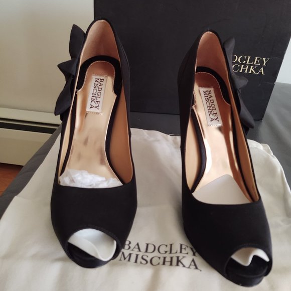 Badgley Mischka Black Open Toe Pump - Picture 2 of 4